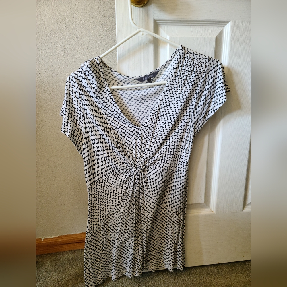 Daisy Fuentes Black & White Top